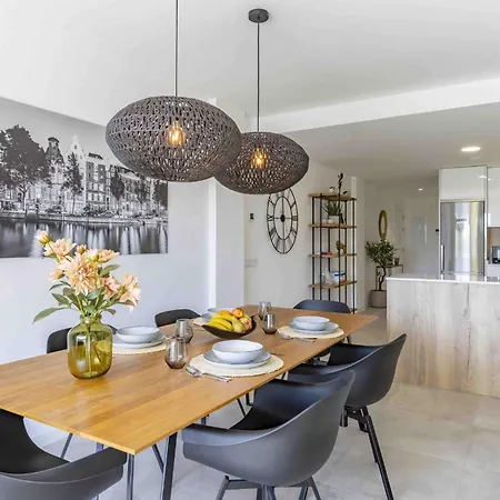 Don Leo Charming 3 Bedroom In Close To The Sea