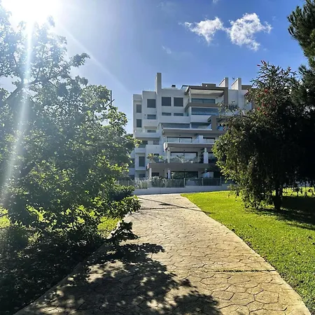 Don Leo Charming 3 Bedroom In Close To The Sea Apartment *