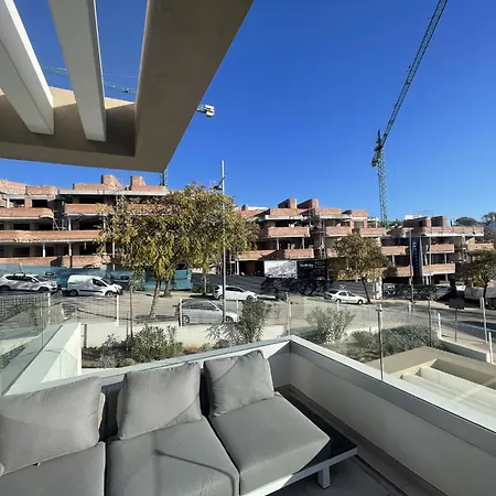 Charming 3 Bedroom In Close To The Sea Apartment *