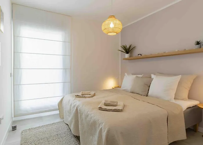 Don Leo Charming 3 Bedroom In Close To The Sea