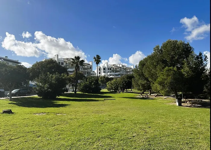 Don Leo Charming 3 Bedroom In Close To The Sea *