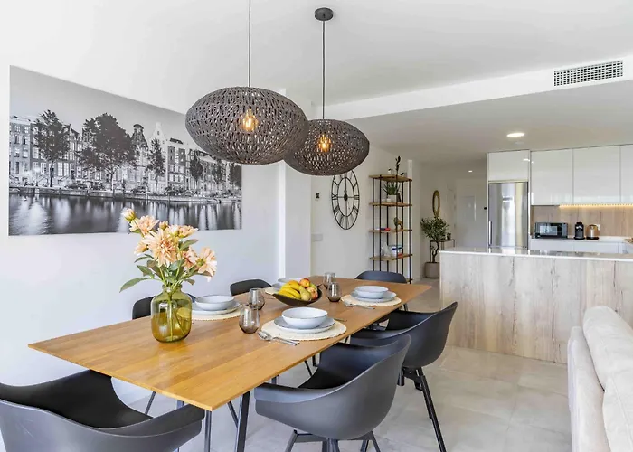 Don Leo Charming 3 Bedroom In Close To The Sea